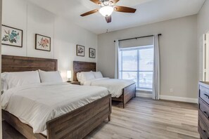 3 bedrooms, desk, iron/ironing board, free WiFi