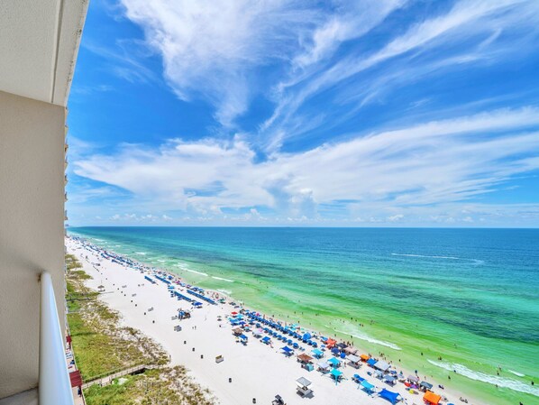 On the beach - 🌴Beach Front-5 Pools+3 Hot Tubs-Majestic Beach Towers 1-1509🌴 (Panama City Beach)