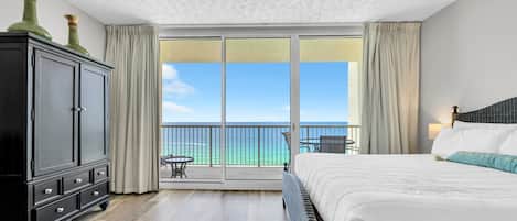 Tabla de planchar con plancha, wifi gratis, ropa de cama