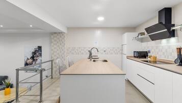 Fridge, microwave, oven, stovetop