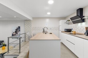 Fridge, microwave, oven, stovetop - Apartment 'Lara' with Wi-Fi (Guaro)