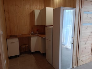 House | Private kitchen | Highchair - 2 Bedroom Holiday Home With air Conditioning (Postomino)