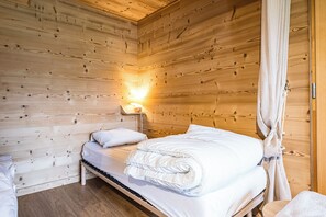 1 sovrum och sängkläder