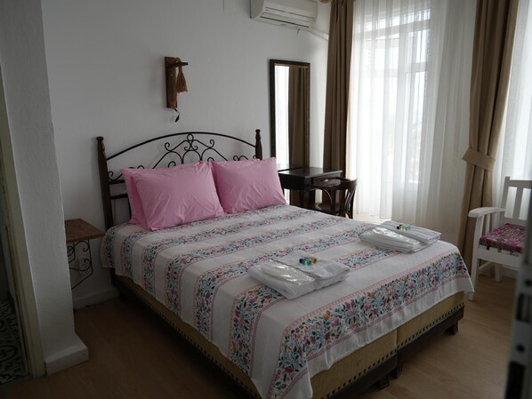 Suite, Balcony, Sea View | Free WiFi - Ada Marin Karahanlı Otel (Bozcaada)