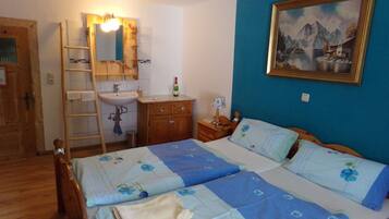 Basic Double Room, Non Smoking, Garden View | Individually decorated, individually furnished, free WiFi