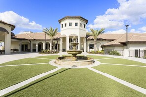 Exterior - Spacious 6-bedroom house in Four Corners w/ Clubhouse & Waterpark access (Four Corners)