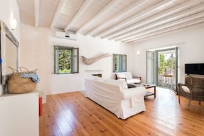 Fernseher, Kamin, Arbeitsbereiche