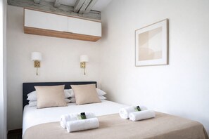 Basic Apartment, Courtyard View | Iron/ironing board, travel cot, free WiFi, bed sheets - 1587 Charonne (Paris)