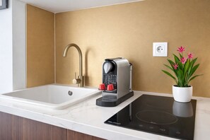 Espresso maker, electric kettle - 1587 Charonne (Paris)