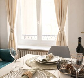 Living area - 1587 Charonne (Paris)