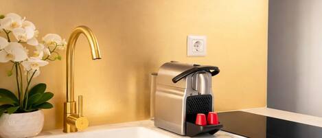 基础公寓, 庭院景观 | 私人厨房 | 意式浓缩咖啡机、电热水壶