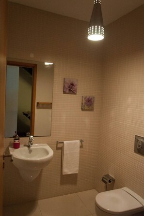 Bathroom - Guest House Ponta Delgada (Ponta Delgada)