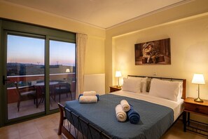 7 quartos, escrivaninha, ferros/tábuas de passar roupa