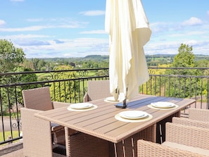 Outdoor dining - The Old Barn (Ruthin)