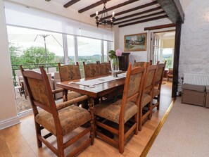 Cottage | Dining - The Old Barn (Ruthin)