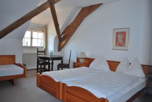 Comfort Triple Room, City View | Free WiFi - Gasthaus Hirschen (Beromuenster)