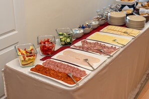 Daily buffet breakfast for a fee - Oázis Hotel Apartments (Nagykanizsa)