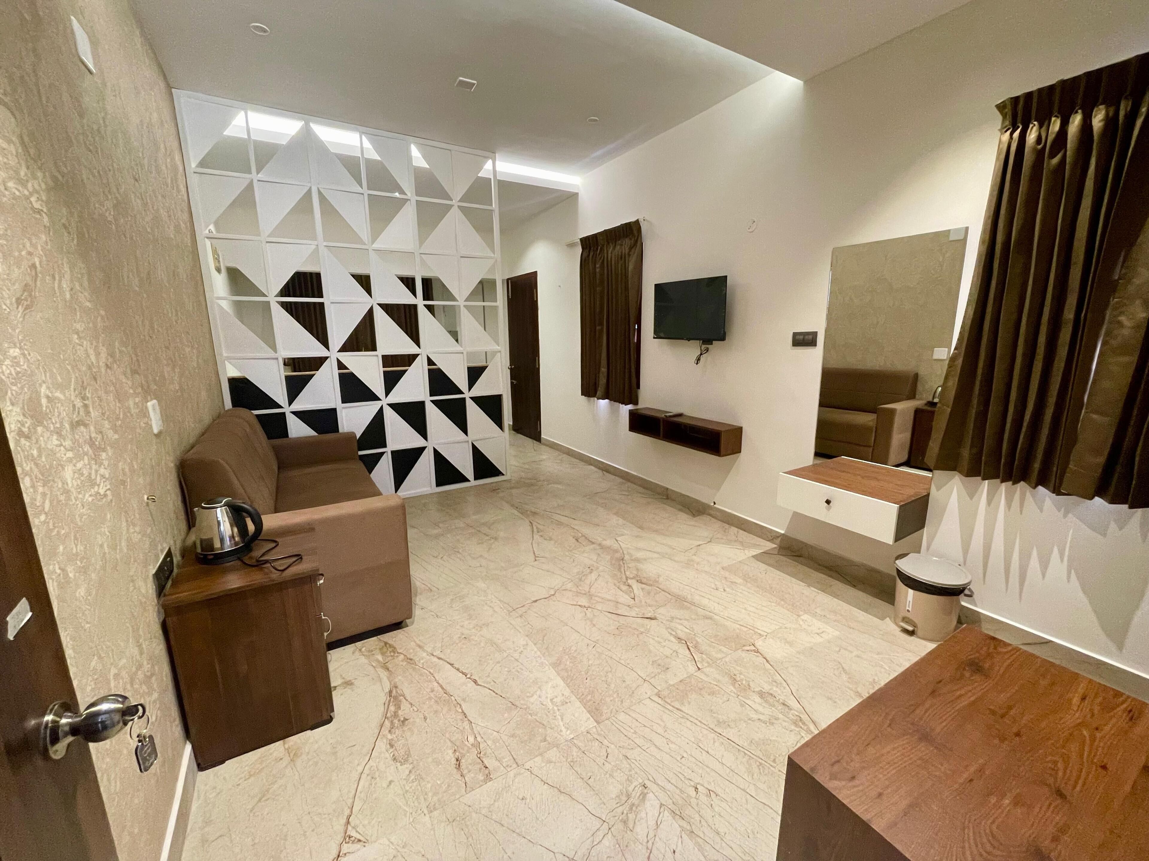 开间套房, 阳台, 山景 | 办公桌、免费 WiFi