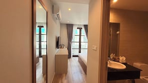 Deluxe Double Room | In-room safe, soundproofing, free WiFi