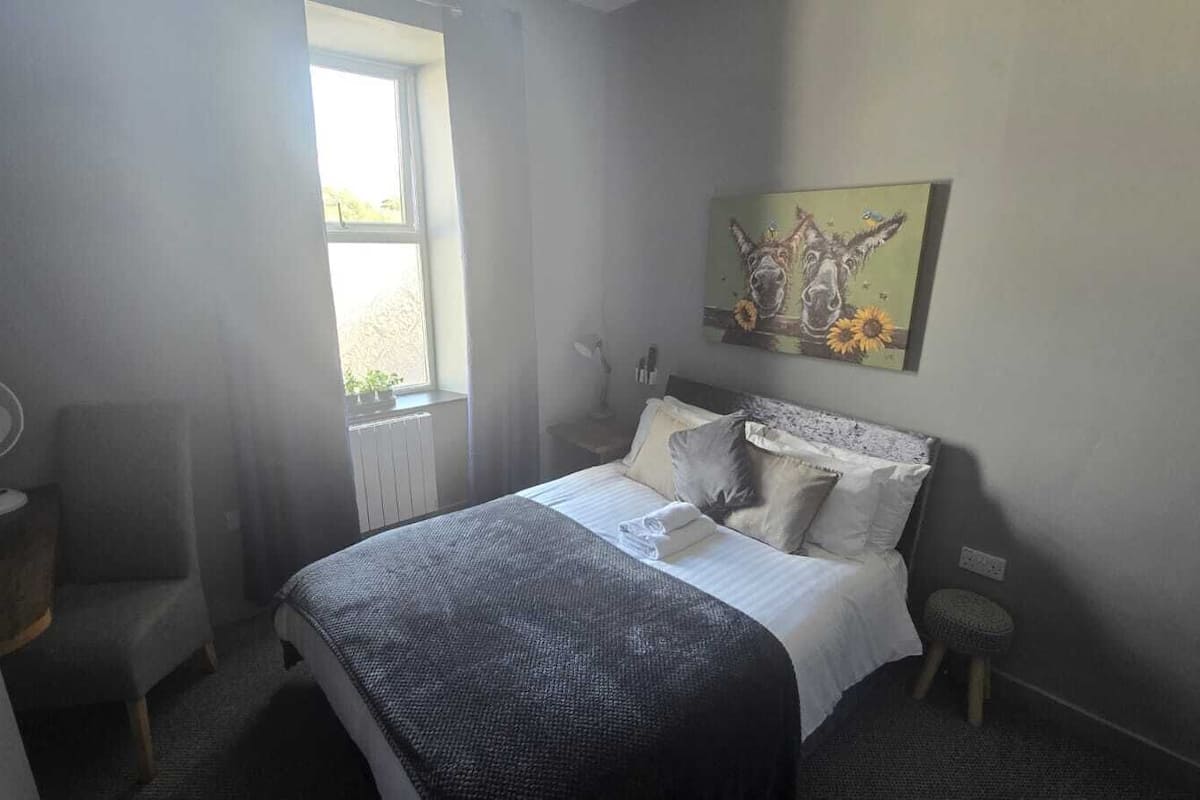 Single Room, Private Bathroom