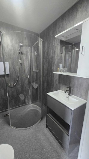 Doppelzimmer, eigenes Bad | Badezimmer