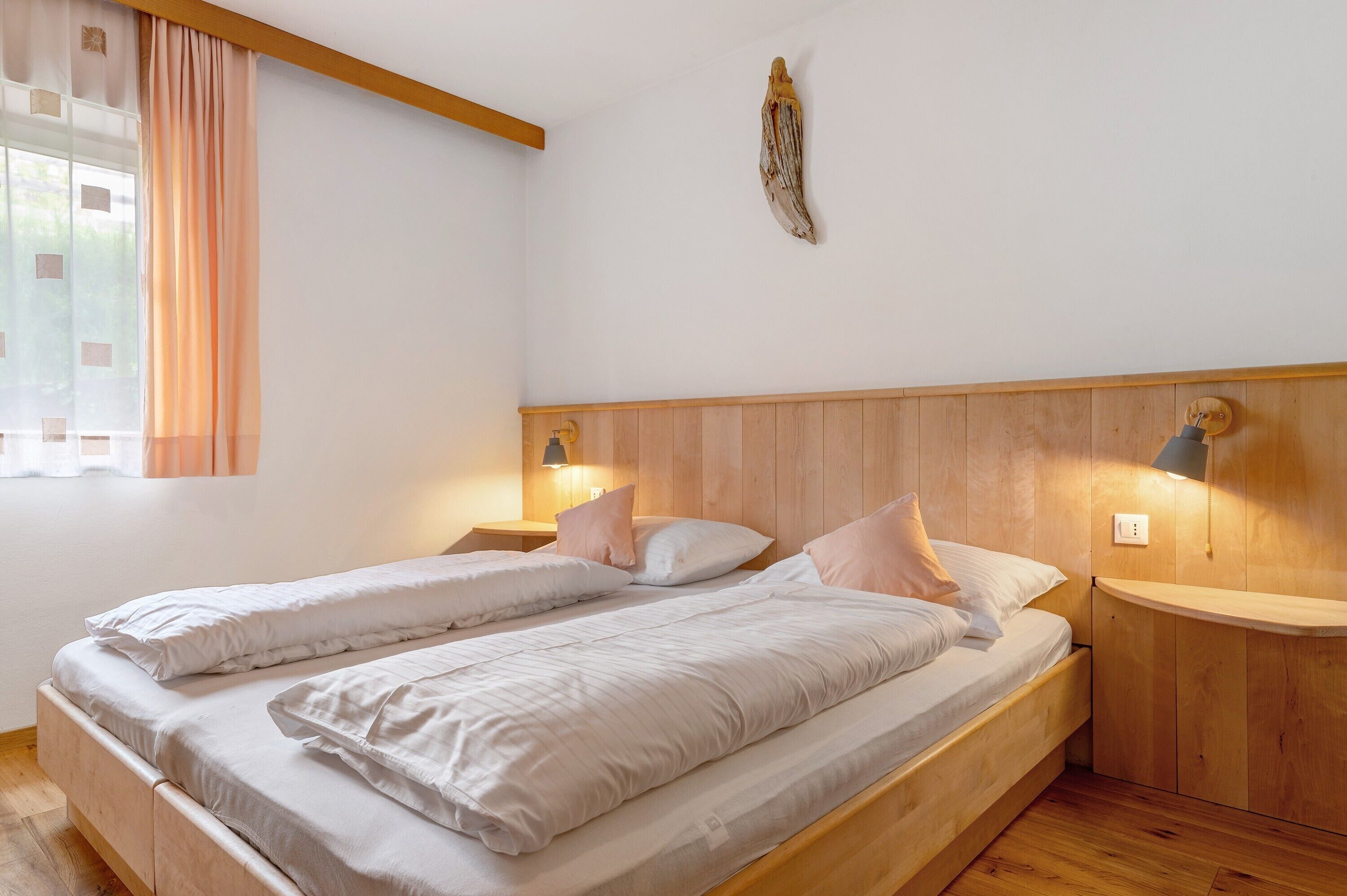 1 bedroom, bed sheets