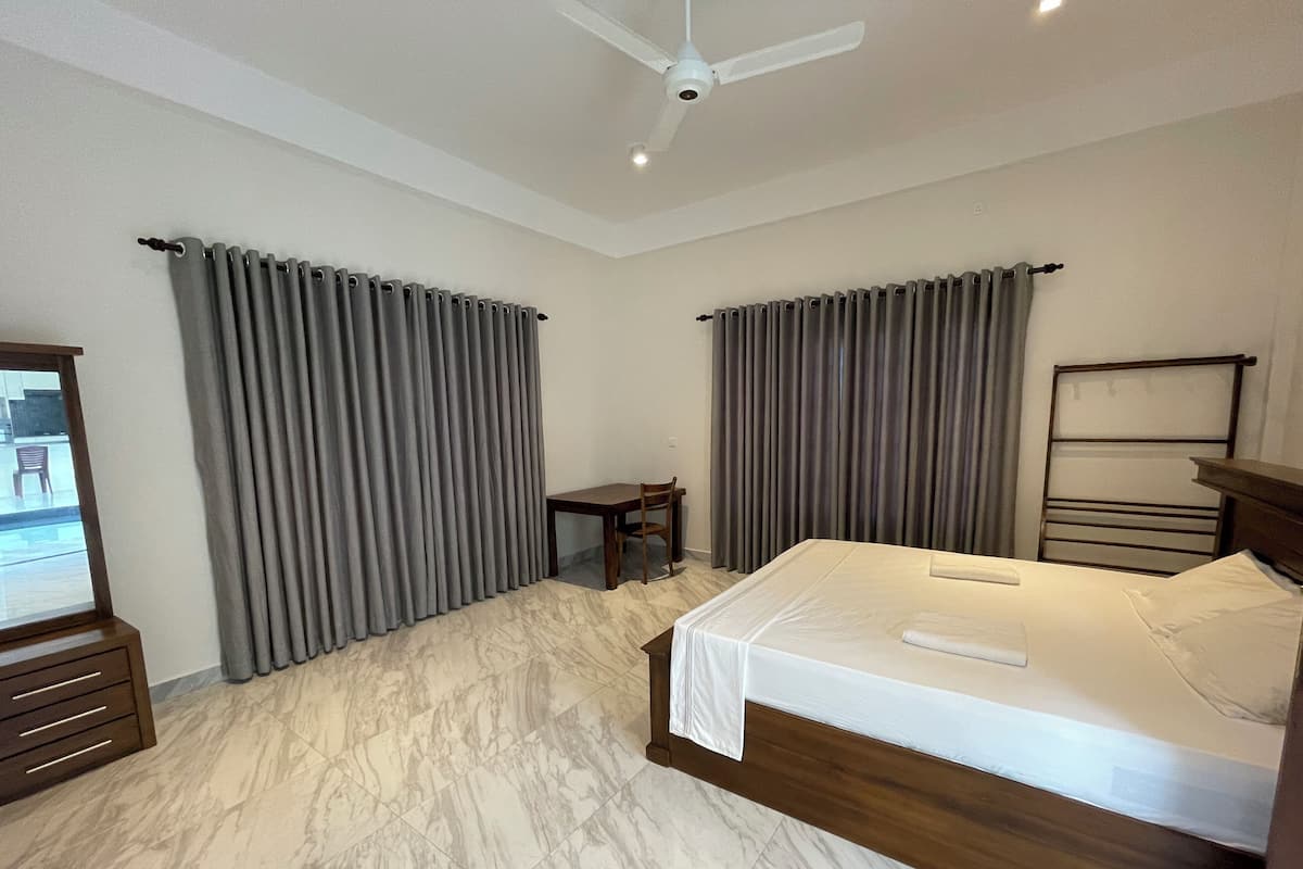 Laptop workspace, free WiFi, bed sheets
