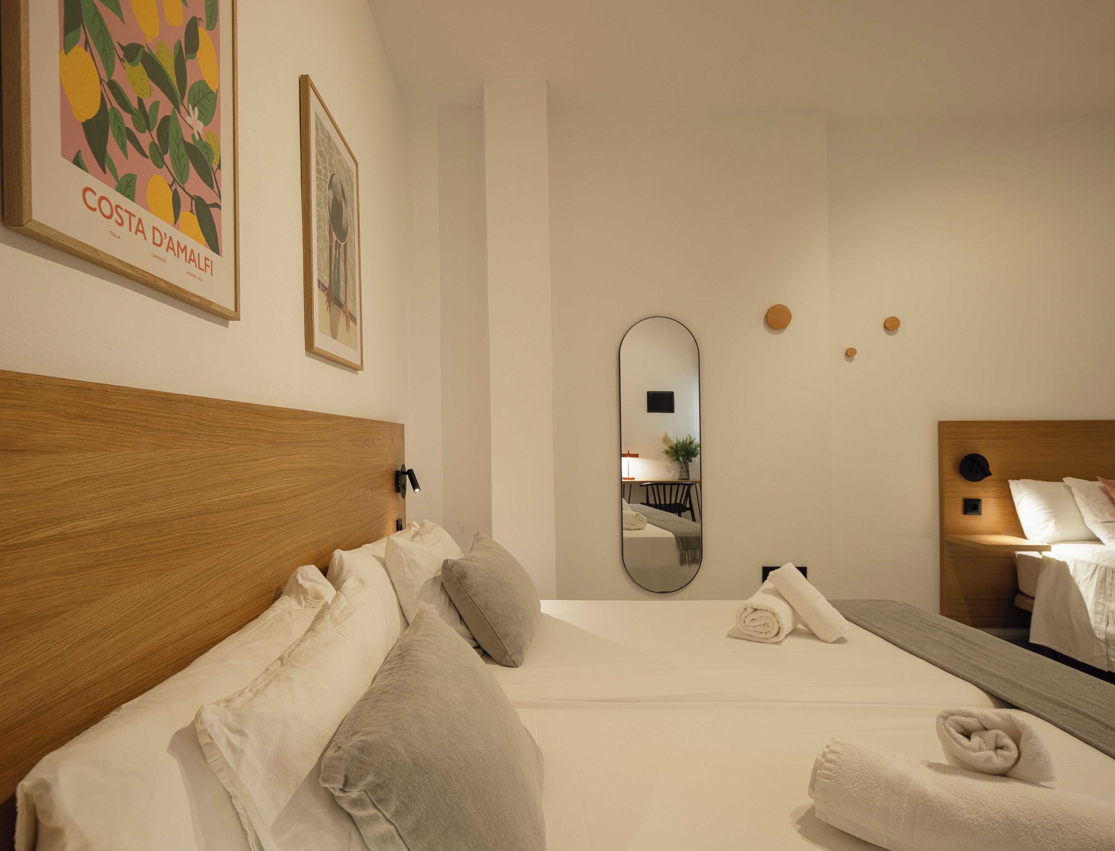 Triple Room | Desk, laptop workspace, free WiFi, bed sheets