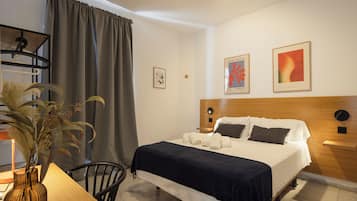 Habitación doble superior, balcón | Zona de estar del vestíbulo