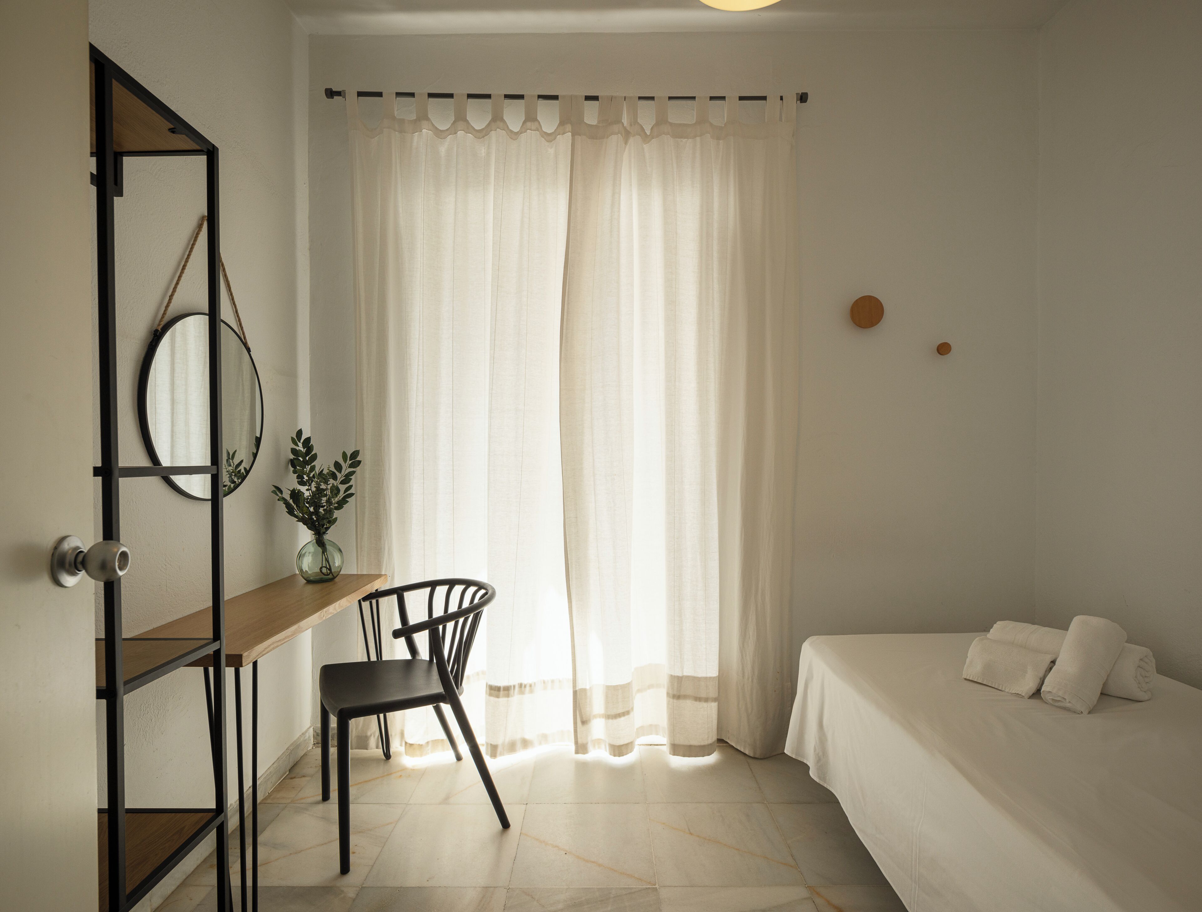 Standard Single Room, Shared Bathroom | Desk, laptop workspace, free WiFi, bed sheets