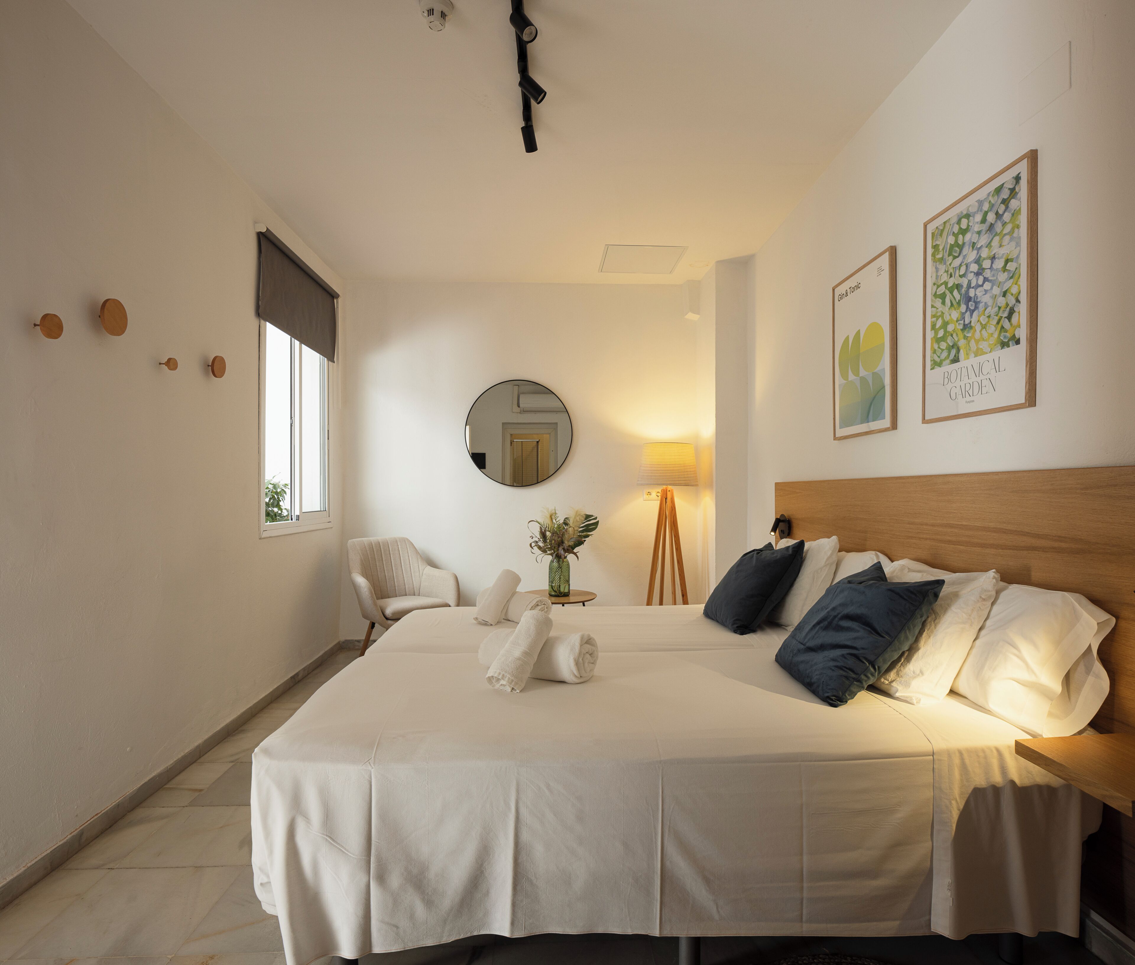 Twin kamer, en-suite badkamer | Een bureau, een laptopwerkplek, gratis wifi, beddengoed
