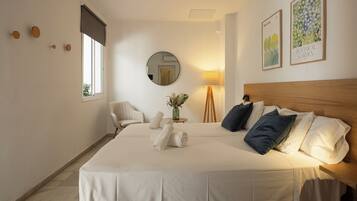 Twin kamer, en-suite badkamer | Een bureau, een laptopwerkplek, gratis wifi, beddengoed