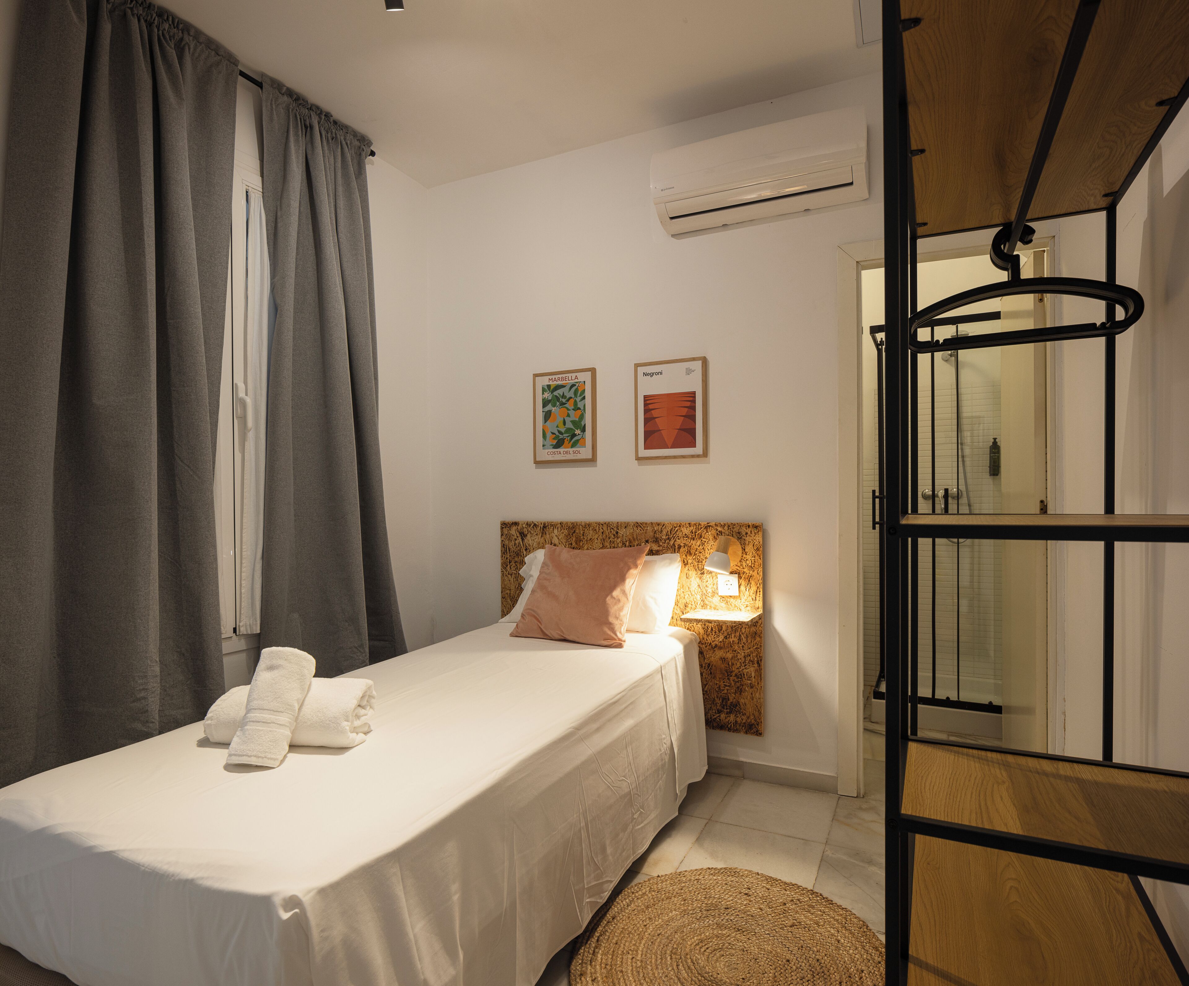 Single Room, Ensuite | Desk, laptop workspace, free WiFi, bed sheets