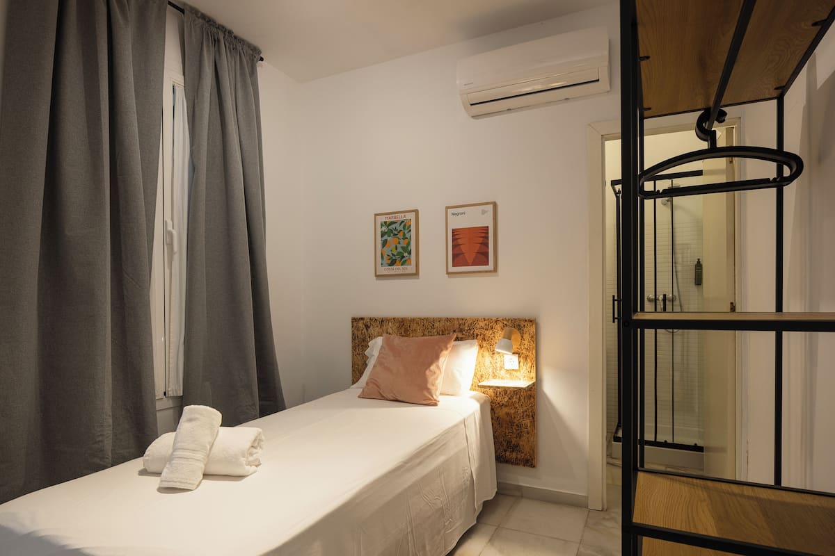 Chambre Simple, salle de bains attenante | Bureau, espace de travail pour ordinateur portable, Wi-Fi gratuit