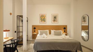 Habitación triple | Escritorio, espacio para trabajar con un portátil, wifi gratis