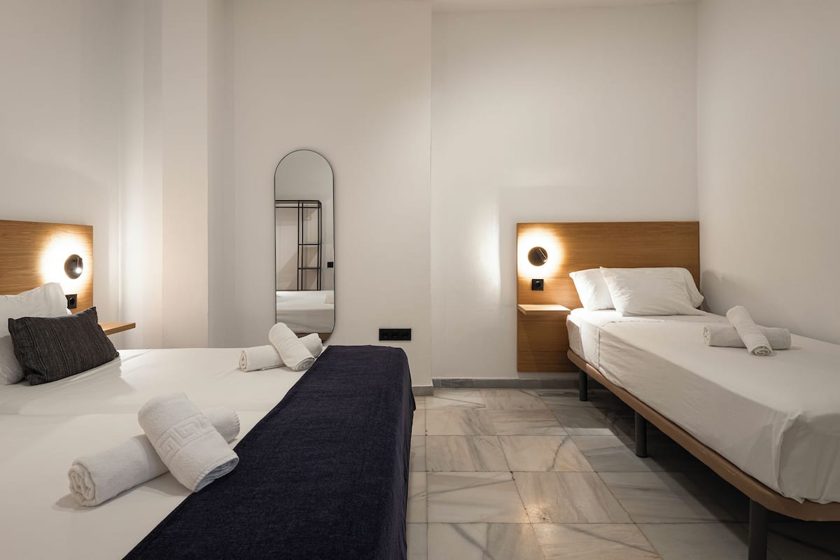 Triple Room | Desk, laptop workspace, free WiFi