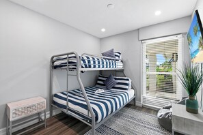 3 bedrooms, desk, iron/ironing board, free WiFi