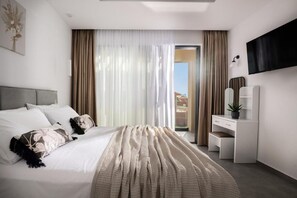 4 camere, una scrivania, ferro/asse da stiro, culla da viaggio