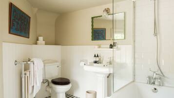 Phòng 3 | Phòng tắm | Máy sấy tóc, khăn tắm, xà phòng, dầu gội