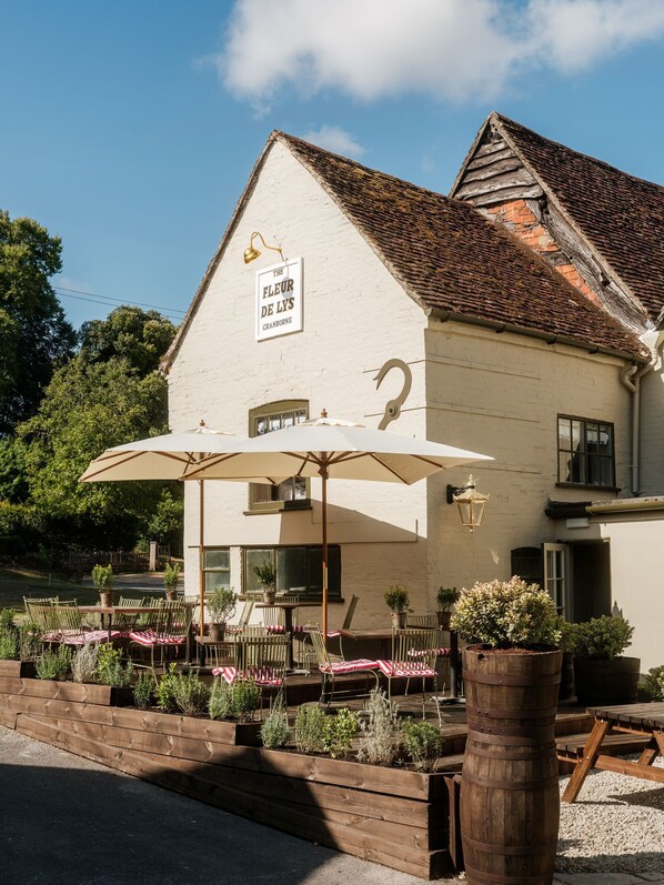 Exterior - The Fleur de Lys (Cranborne)