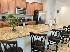 Refrigerador, microondas, horno, lavavajillas