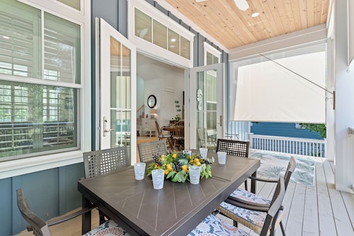 Close to Seaside and Beach, Bikes, Private Pool, Putting Green