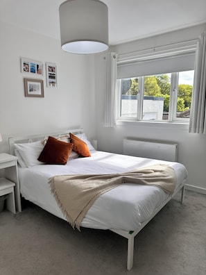 5 chambres, fer et planche à repasser, Wi-Fi, draps fournis
