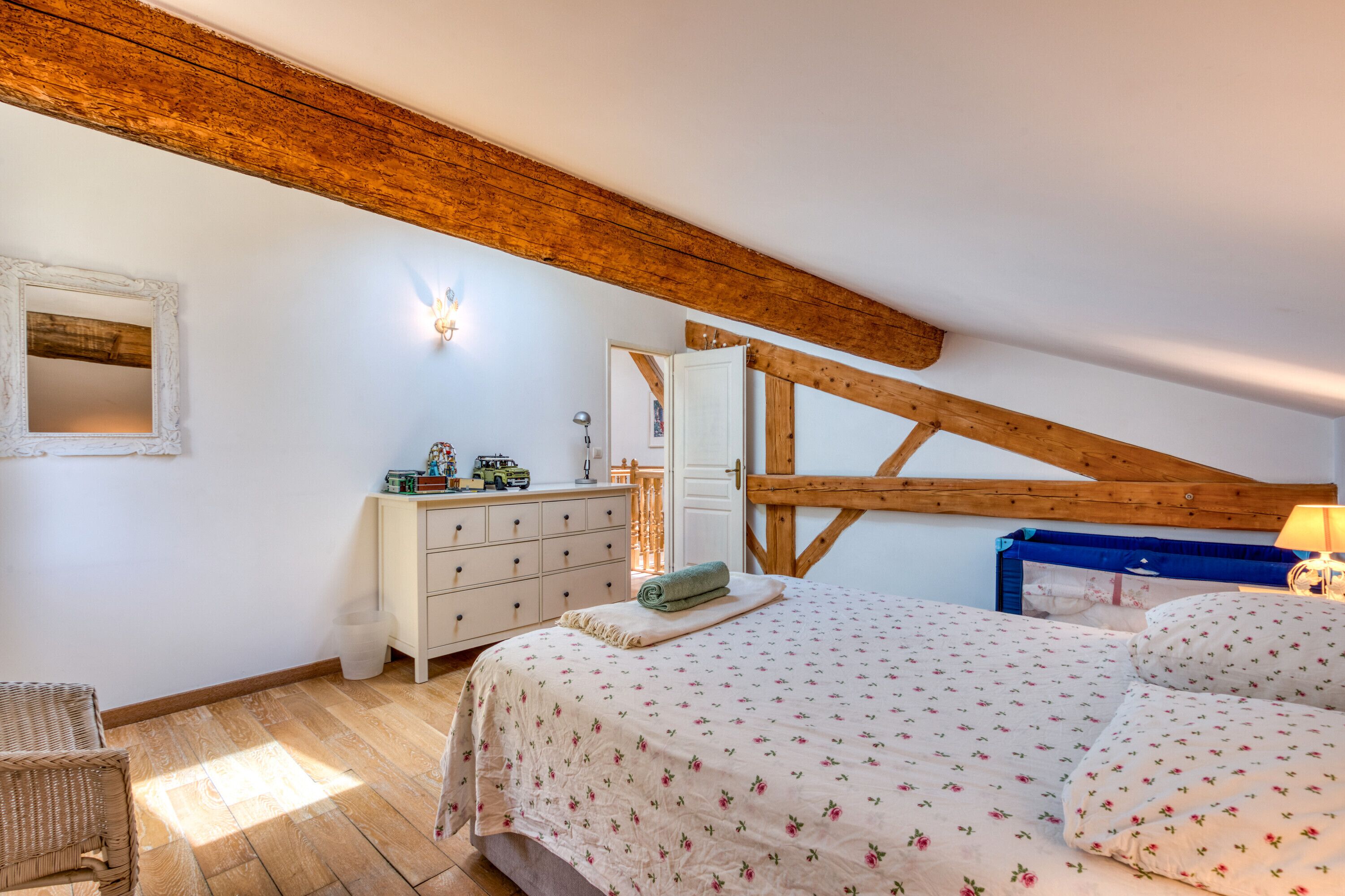 3 Schlafzimmer, Schreibtisch, Bügeleisen/Bügelbrett, WLAN