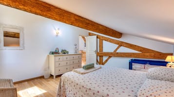 3 Schlafzimmer, Schreibtisch, Bügeleisen/Bügelbrett, WLAN