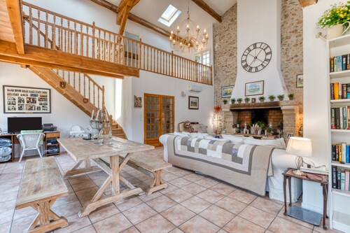 Villa 'Moun Mas' with Private Pool, Wi-Fi and Air Conditioning