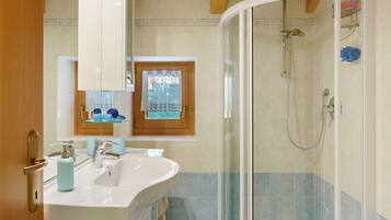 Shower, free toiletries, hair dryer, towels