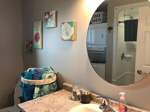 Hårtørrer, håndklæder, Toiletpapir