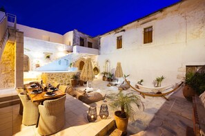 Outdoor dining - Casa Moro in Episkopi 16km from Rethymno (Episkopi)