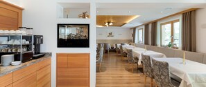 Dining - Room 'Passerblick' with Mountain View, Wi-Fi and Air Conditioning (Tirolo)